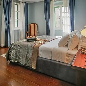 Theatre Luxury Nocleg ze śniadaniem